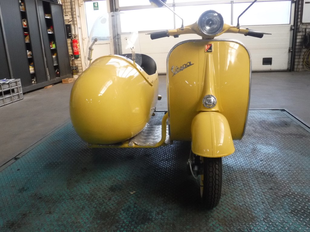 Vespa / Sidecar150CC sidecar Joop Stolze Classic Cars